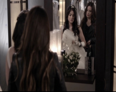 LucyHale-dot-nl_PrettyLittleLiars-4x23Unbridled1851.jpg