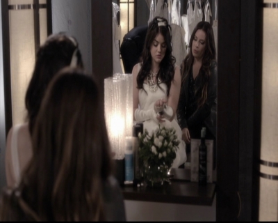 LucyHale-dot-nl_PrettyLittleLiars-4x23Unbridled1873.jpg