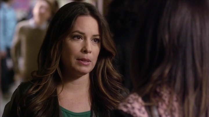 Charmed-Online_dot_net-PrettyLittleLiars-5x09MarchOfDimes0601.jpg