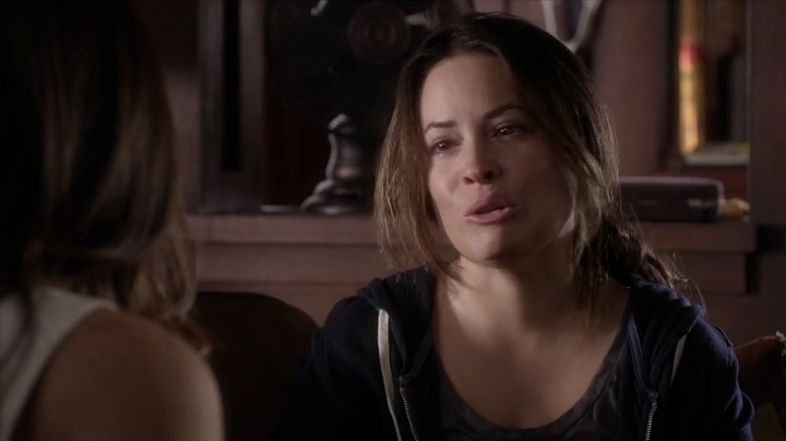 Charmed-Online_dot_net-PrettyLittleLiars-5x10ADarkAli0450.jpg