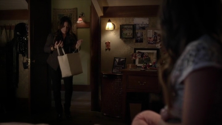 Charmed-Online_dot_net-PrettyLittleLiars-5x10ADarkAli1946.jpg