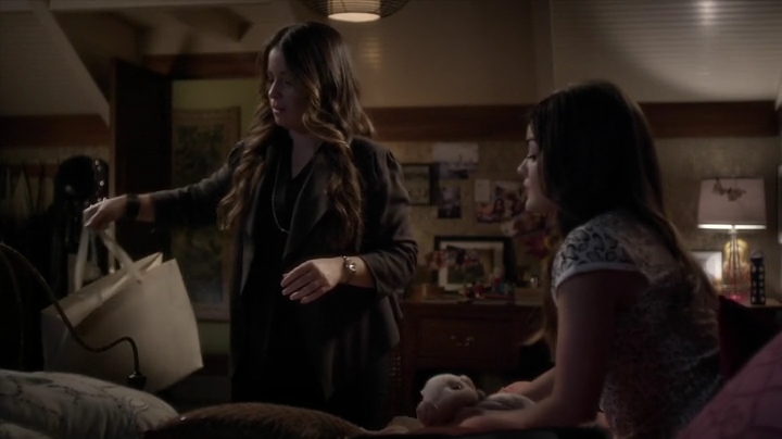 Charmed-Online_dot_net-PrettyLittleLiars-5x10ADarkAli1960.jpg