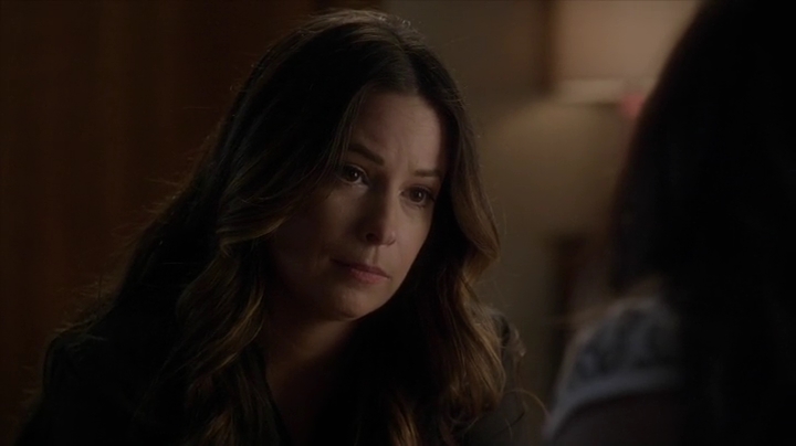 Charmed-Online_dot_net-PrettyLittleLiars-5x10ADarkAli2083.jpg