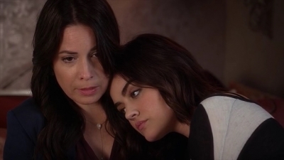 Charmed-Online_dot_net-PrettyLittleLiars-6x02-0516.jpg