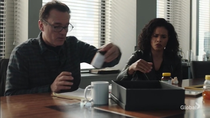 Charmed-Online-dot-nl-FBI2x18-and-FBIMostWanted1x09-4000.jpg