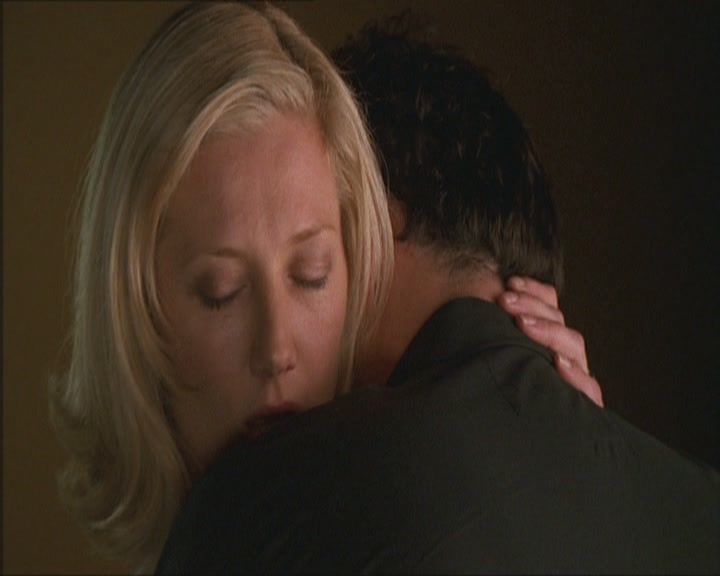 Charmed-Online_dot_net-NipTuck1x02MandiRandi1840.jpg