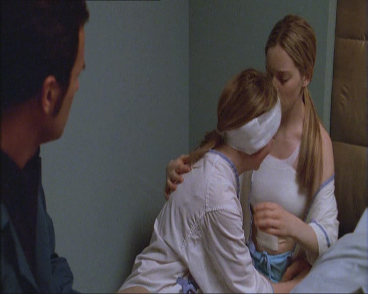 Charmed-Online_dot_net-NipTuck1x02MandiRandi1975.jpg