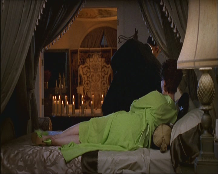 Charmed-Online_dot_net-NipTuck1x03NadetteBabcock1993.jpg