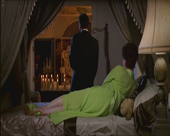 Charmed-Online_dot_net-NipTuck1x03NadetteBabcock1995.jpg