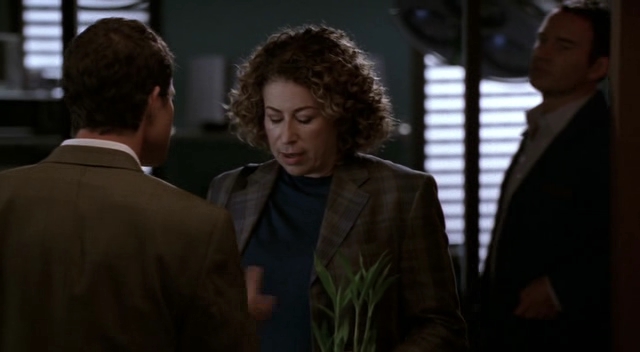 Charmed-Online-dot-NL-NipTuck3x06-2015.jpg