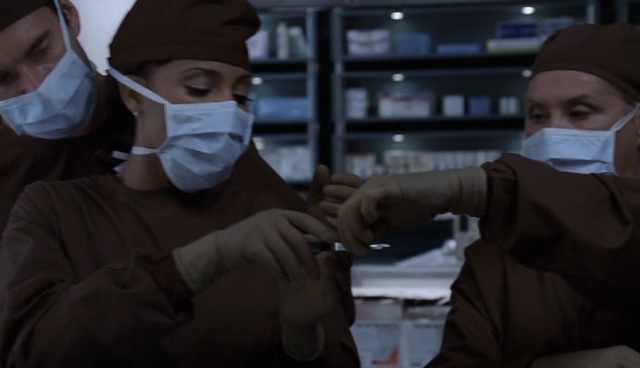 Charmed-Online-dot-NL-NipTuck4x04-1504.jpg