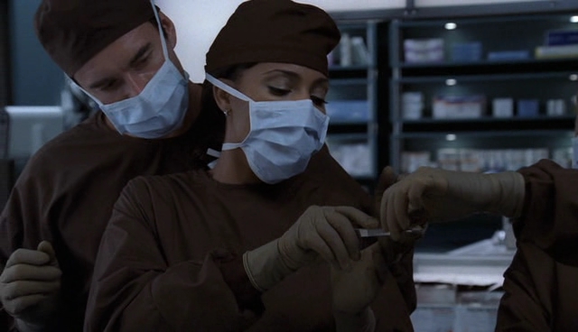 Charmed-Online-dot-NL-NipTuck4x04-1505.jpg