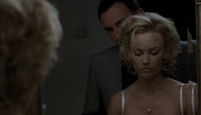 Charmed-Online-dot-NL-NipTuck4x07-3946.jpg