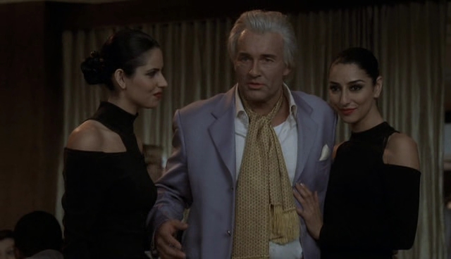 Charmed-Online-dot-NL-NipTuck4x11-1324.jpg