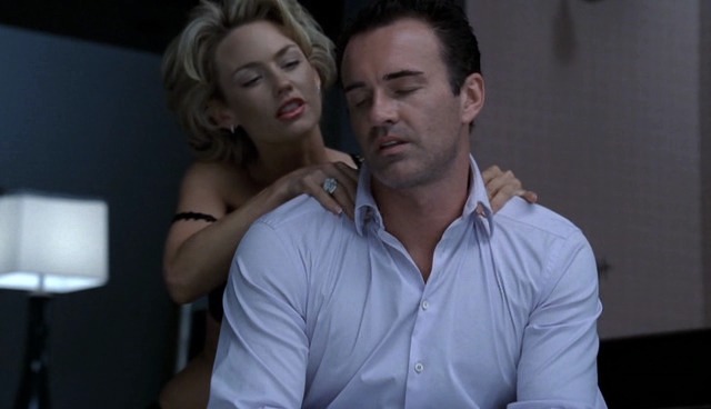 Charmed-Online-dot-NL-NipTuck4x12-1213.jpg