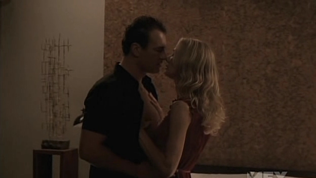 Charmed-Online-dot-NL-NipTuck5x03-2005.jpg