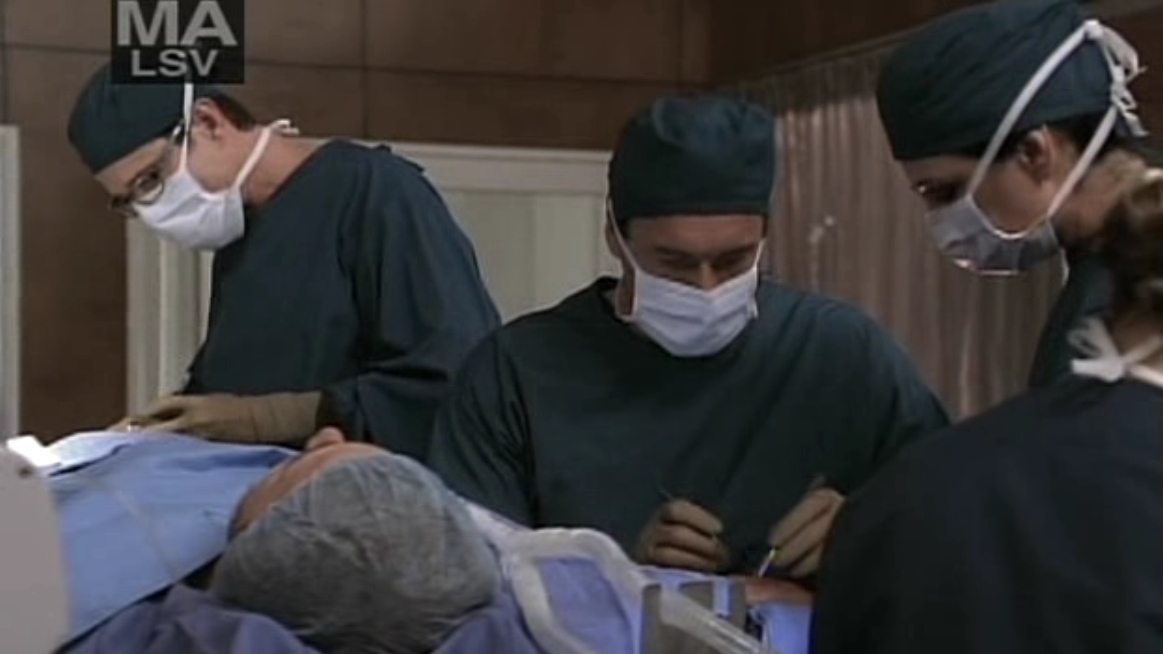 Charmed-Online-dot-NL-NipTuck5x11-0309.jpg