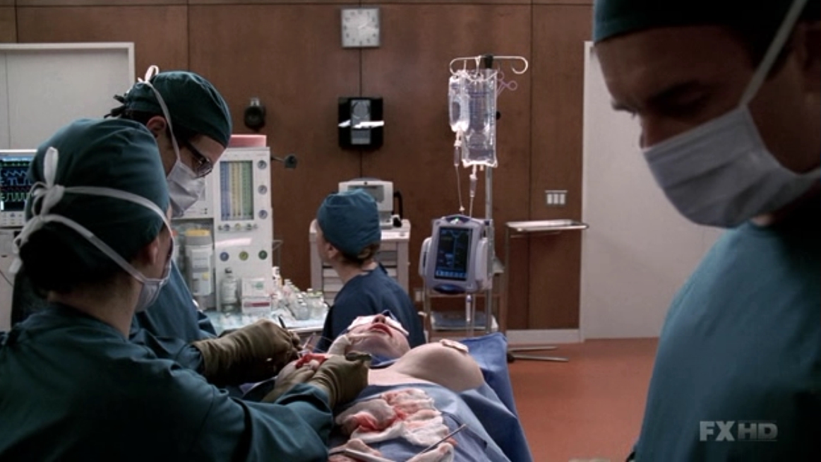 Charmed-Online-dot-NL-NipTuck5x14-0186.jpg
