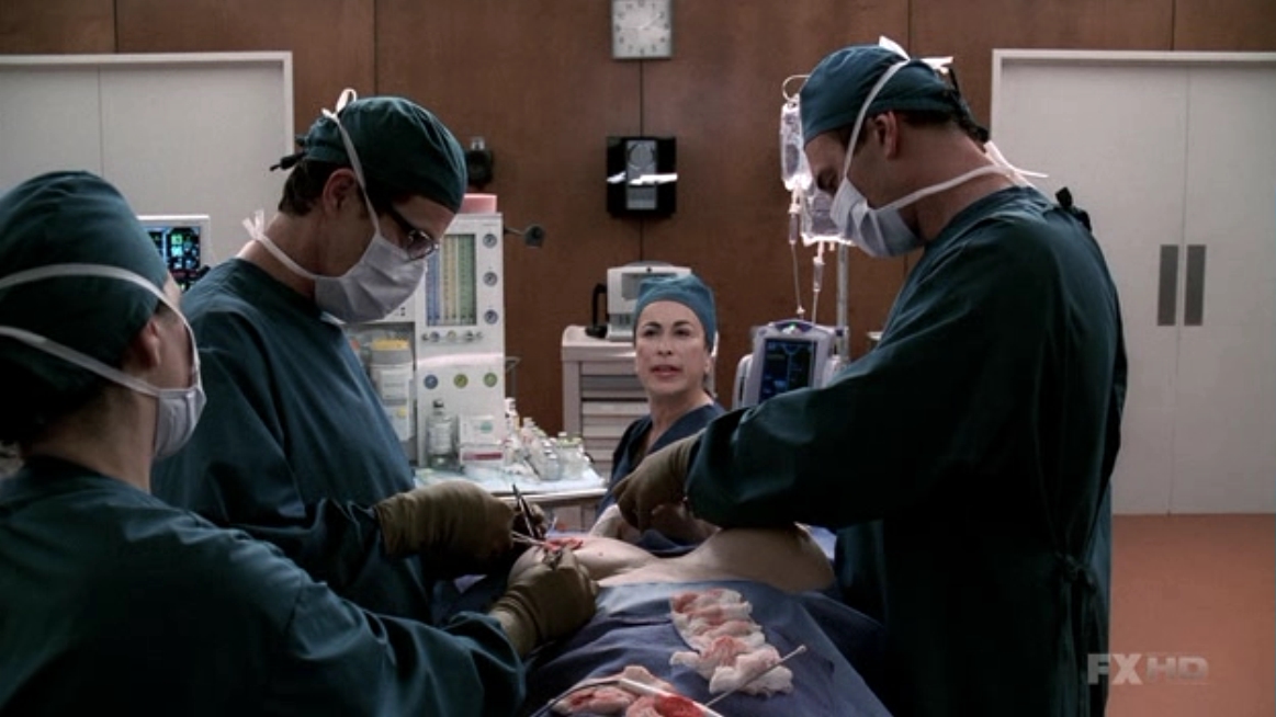 Charmed-Online-dot-NL-NipTuck5x14-0216.jpg