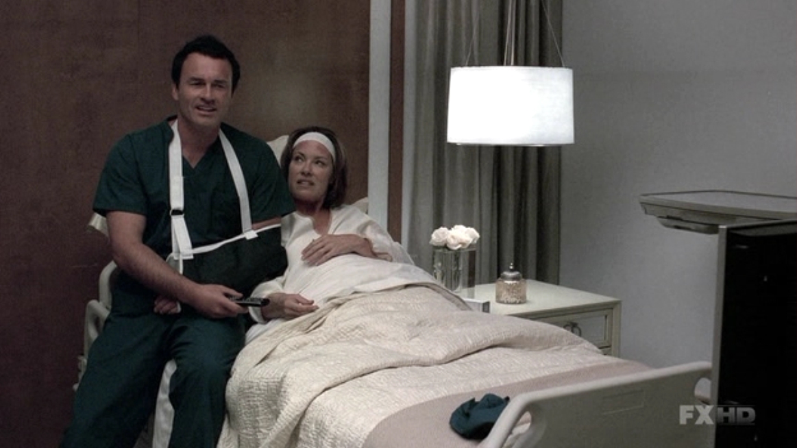 Charmed-Online-dot-NL-NipTuck5x15-0519.jpg