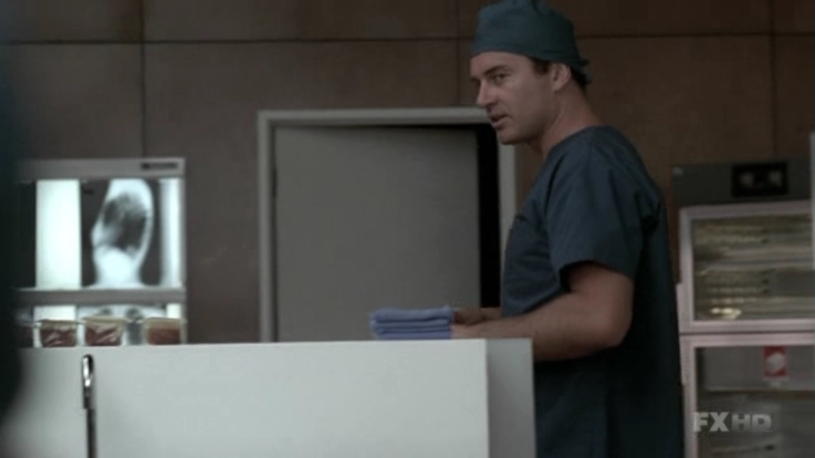 Charmed-Online-dot-NL-NipTuck5x16-0448.jpg