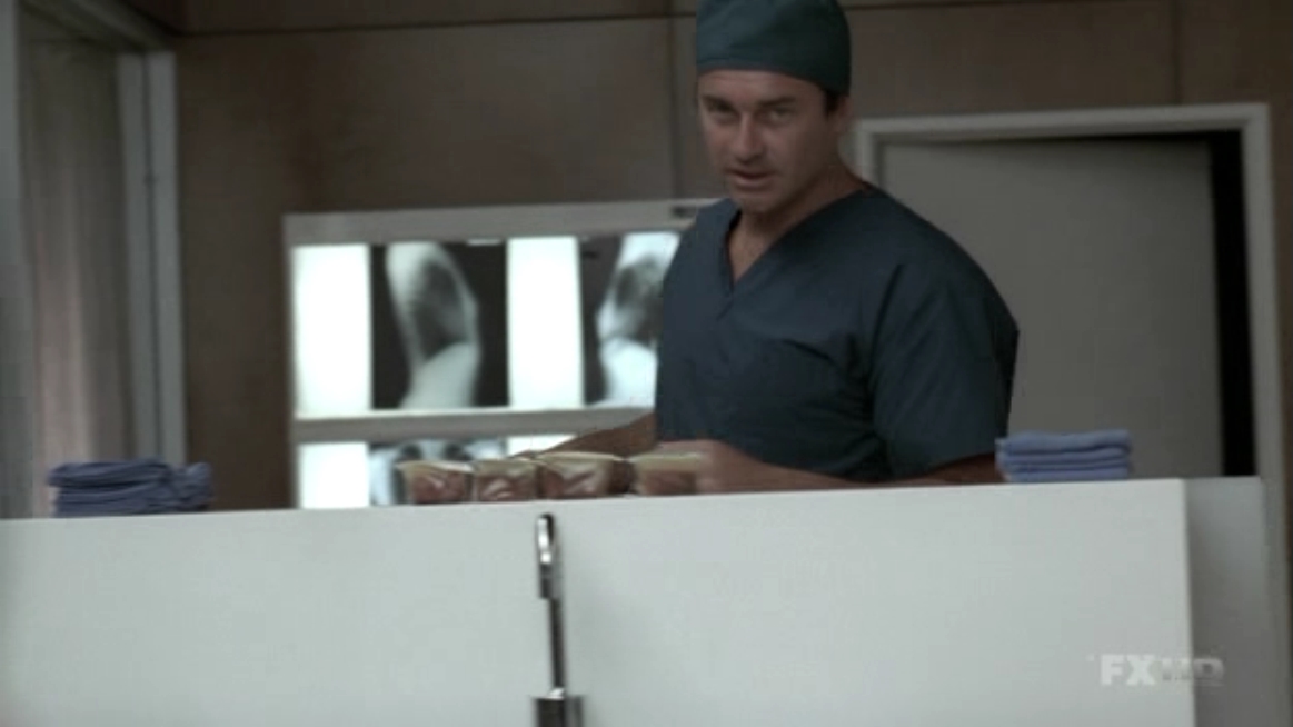 Charmed-Online-dot-NL-NipTuck5x16-0449.jpg