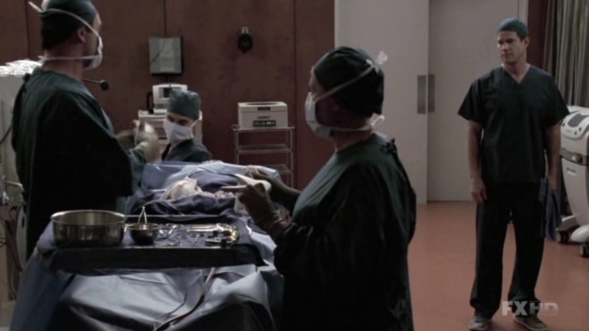 Charmed-Online-dot-NL-NipTuck5x21-0660.jpg