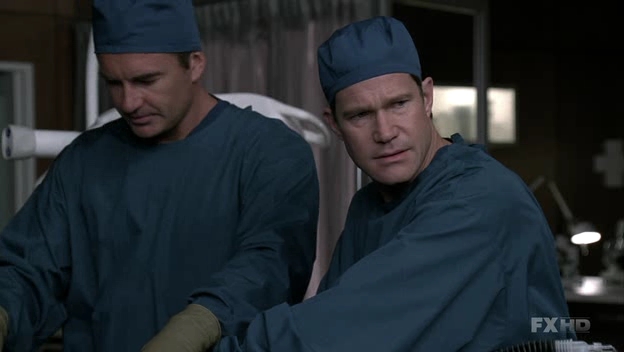 Charmed-Online-dot-NL-NipTuck6x01-2329.jpg