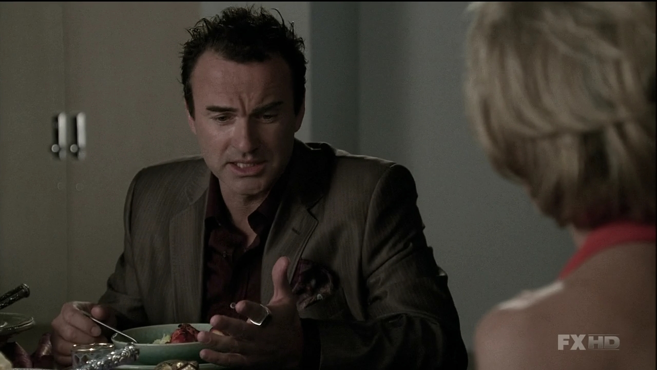Charmed-Online-dot-NL-NipTuck6x100308.jpg