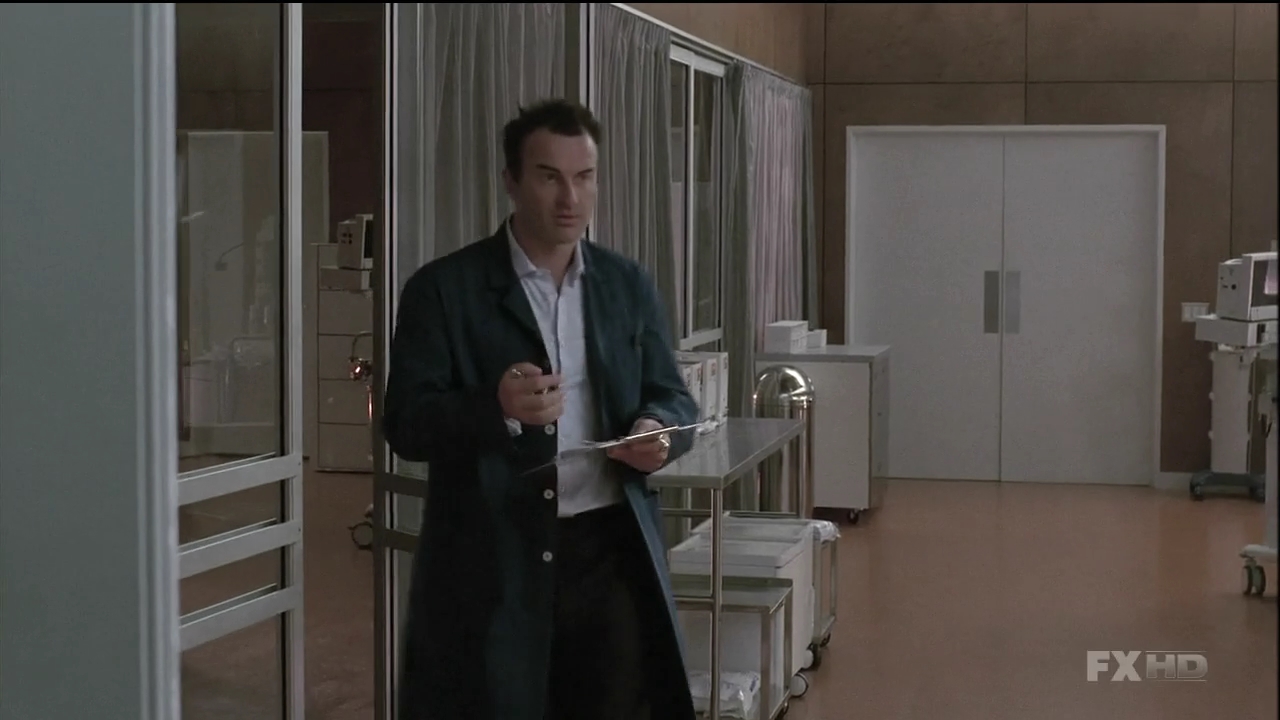 Charmed-Online-dot-NL-NipTuck6x100755.jpg