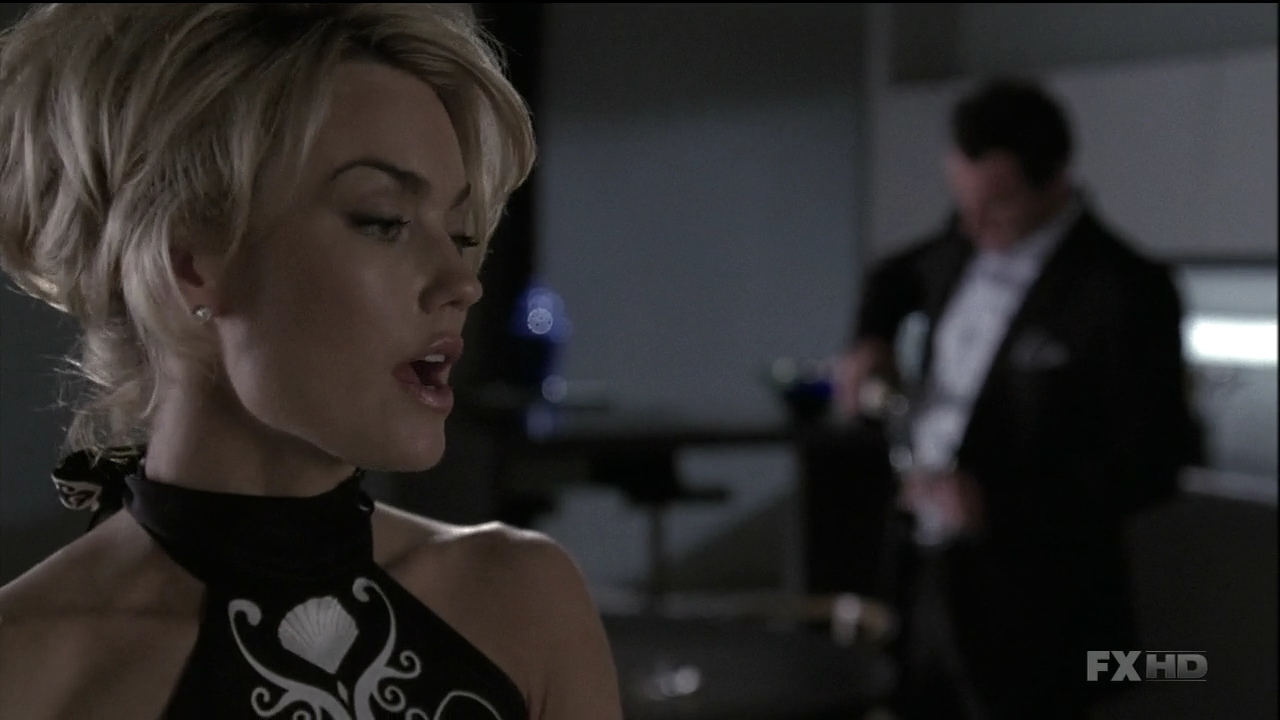 Charmed-Online-dot-NL-NipTuck6x100790.jpg