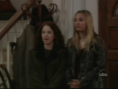 Charmed-Online_dot_nl-8SimpleRules-1x08-0509.jpg