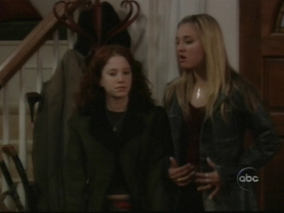 Charmed-Online_dot_nl-8SimpleRules-1x08-0525.jpg