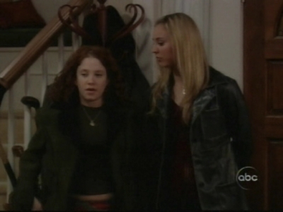 Charmed-Online_dot_nl-8SimpleRules-1x08-0596.jpg