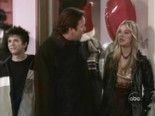 Charmed-Online_dot_nl-8SimpleRules-1x12-0725.jpg