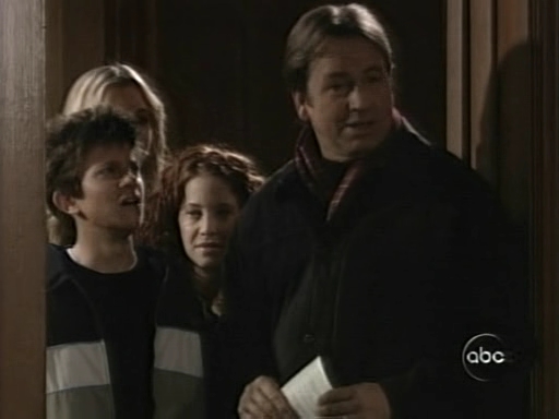Charmed-Online_dot_nl-8SimpleRules-1x12-0896.jpg