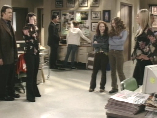 Charmed-Online_dot_nl-8SimpleRules-1x24-0414.jpg