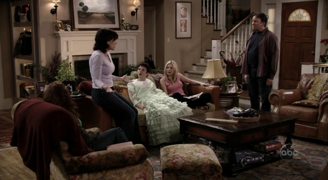 Charmed-Online_dot_nl-8SimpleRules-1x26-0231.jpg
