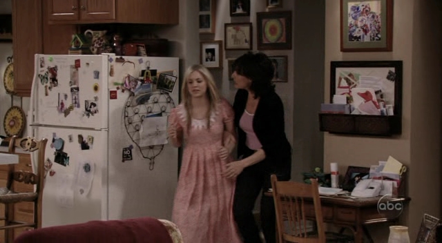 Charmed-Online_dot_nl-8SimpleRules-1x26-0775.jpg