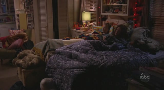 Charmed-Online-dot-nl_8SimpleRules-2x04-1318.jpg