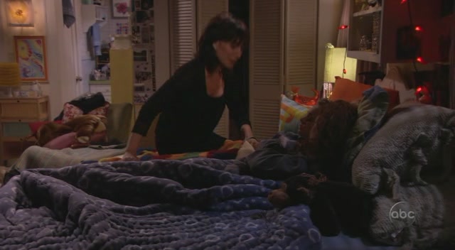 Charmed-Online-dot-nl_8SimpleRules-2x04-1518.jpg