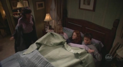 Charmed-Online-dot-nl_8SimpleRules-2x04-2376.jpg