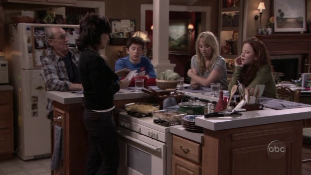 Charmed-Online_dot_nl-8SimpleRules-2x18-9005.jpg