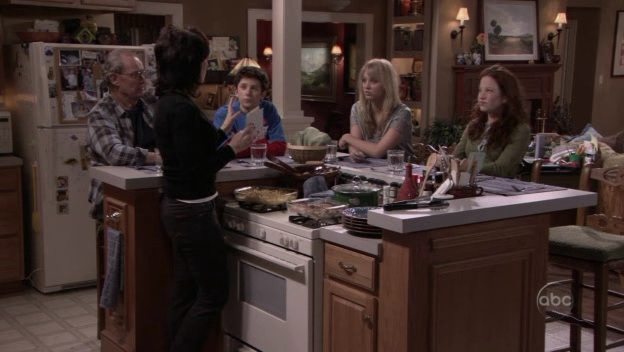 Charmed-Online_dot_nl-8SimpleRules-2x18-9025.jpg