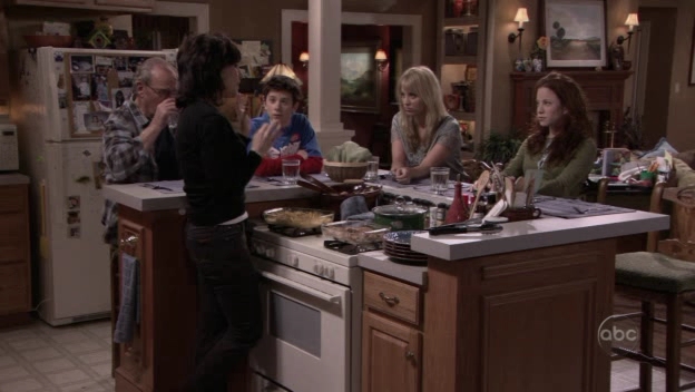 Charmed-Online_dot_nl-8SimpleRules-2x18-9051.jpg