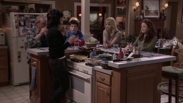 Charmed-Online_dot_nl-8SimpleRules-2x18-9052.jpg