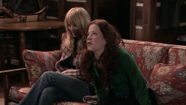 Charmed-Online_dot_nl-8SimpleRules-2x19-10814.jpg