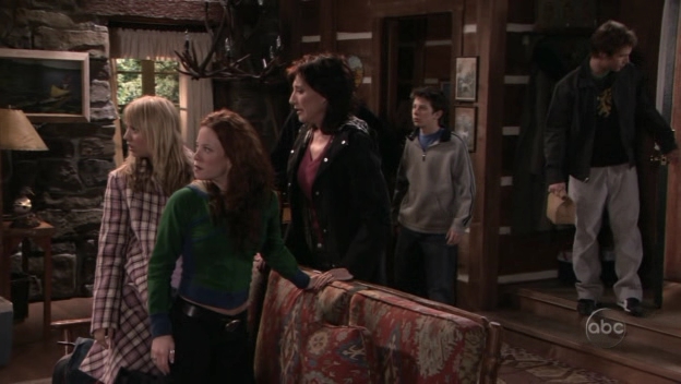 Charmed-Online_dot_nl-8SimpleRules-2x19-10834.jpg