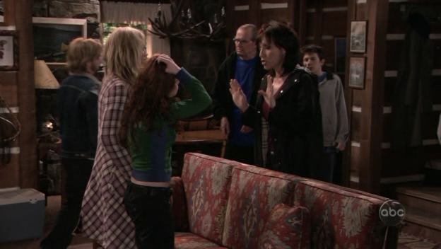 Charmed-Online_dot_nl-8SimpleRules-2x19-10838.jpg