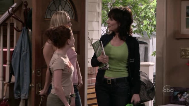 Charmed-Online_dot_nl-8SimpleRules-2x21-13358.jpg